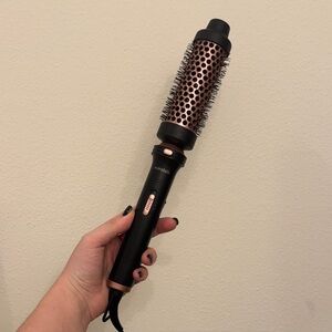 Black and Gold Hair Styler